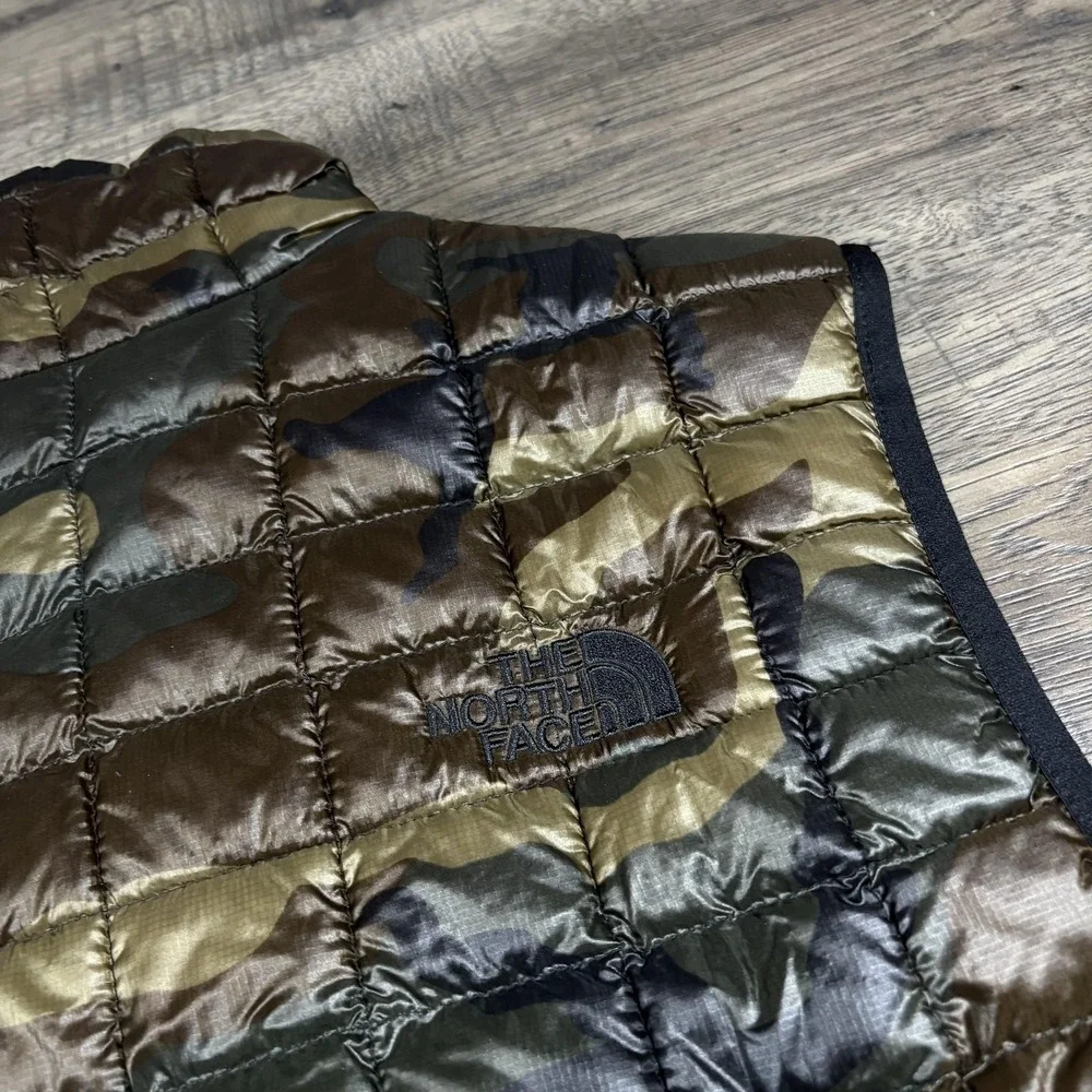 The North Face Thermoball Eco Vest Camo Mens Small Insulated Puffer
